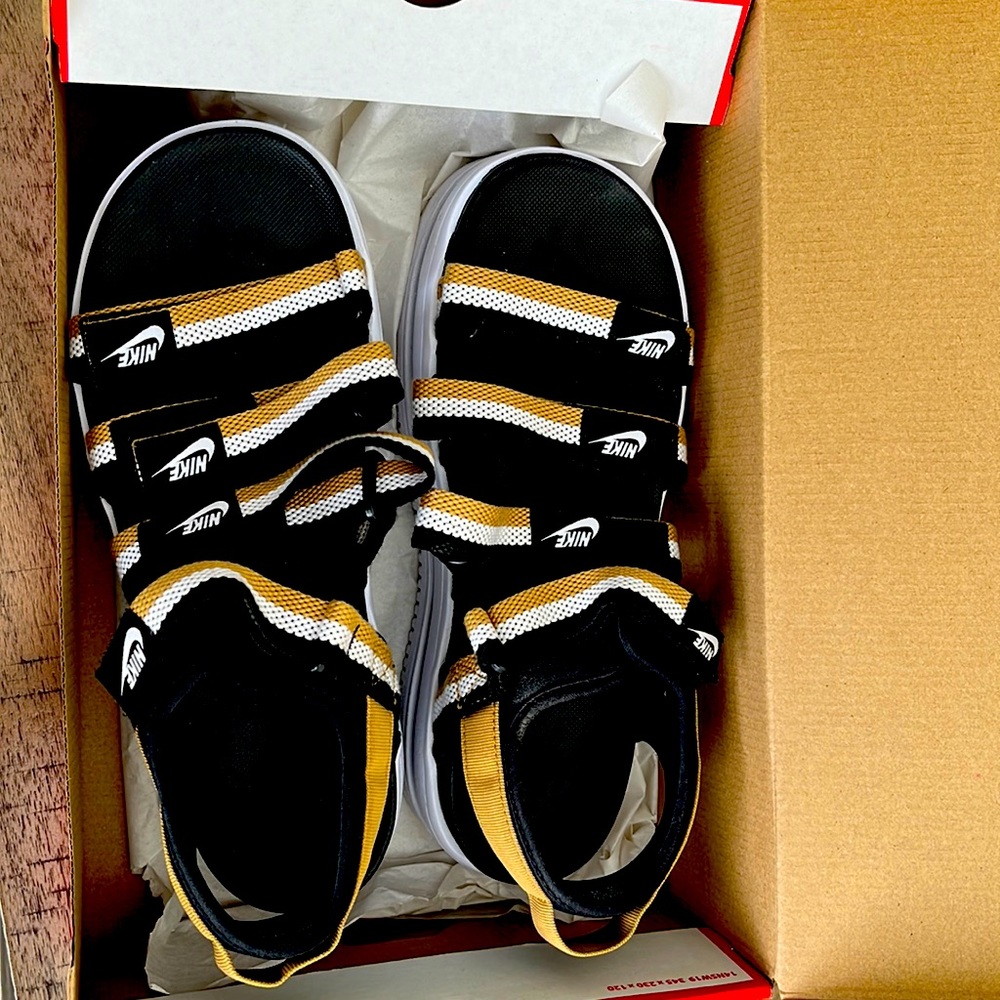 Woman’s size 10 Nike sandals